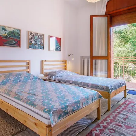 Lovely In With Kitchen Apartman