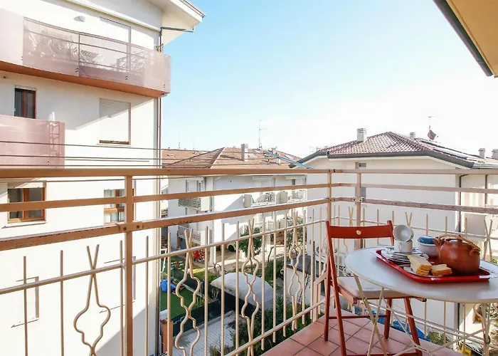 アパート Lovely In With Kitchen リミニ