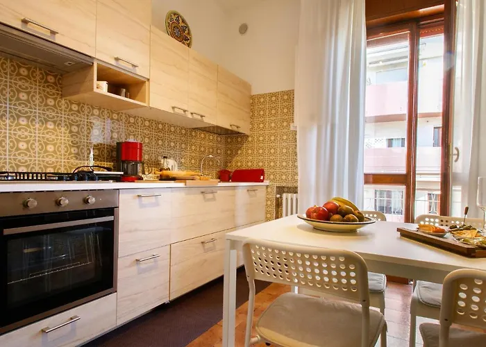 Lovely In With Kitchen アパート