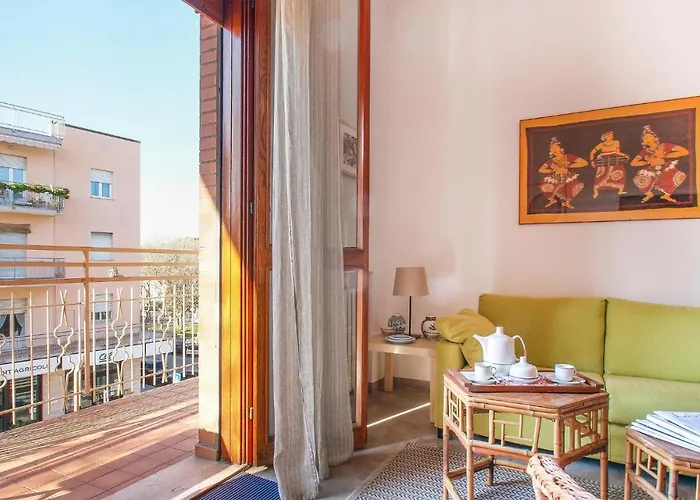 アパート Lovely In With Kitchen *