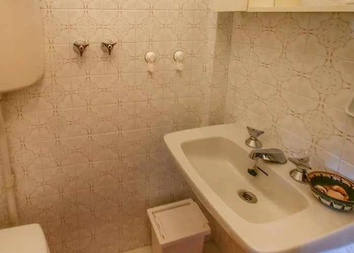 アパート Lovely In With Kitchen *