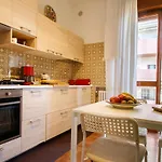 Lovely In With Kitchen 公寓